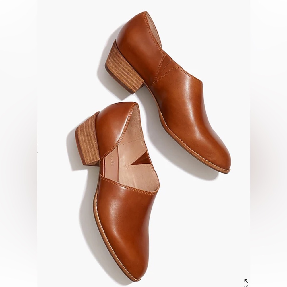 The Lucie Shoe in Leather size 7